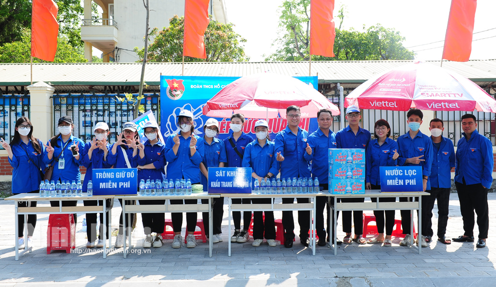 Gần 700 tình nguyện viên tham gia Tiếp sức mùa thi