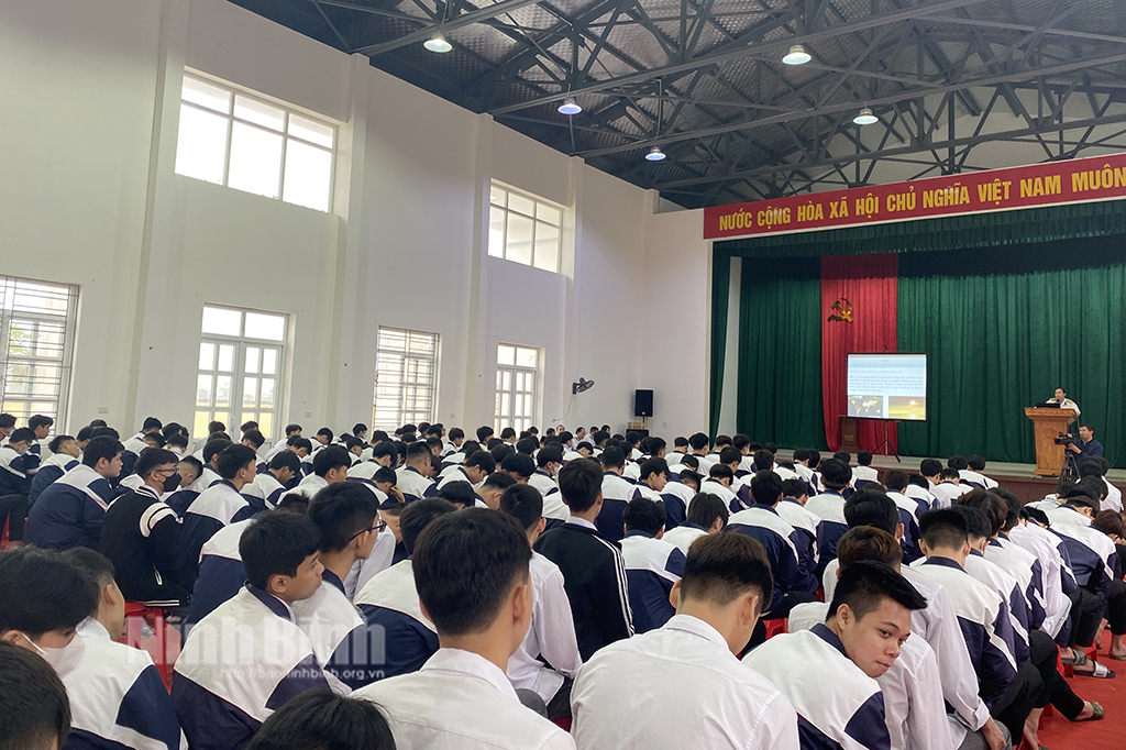 Quan tâm công tác hướng nghiệp cho học sinh THPT
