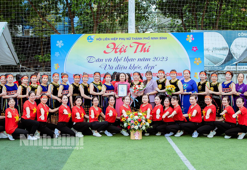 Phụ nữ phường Nam Thành khỏe đẹp nhờ phong trào dân vũ thể thao