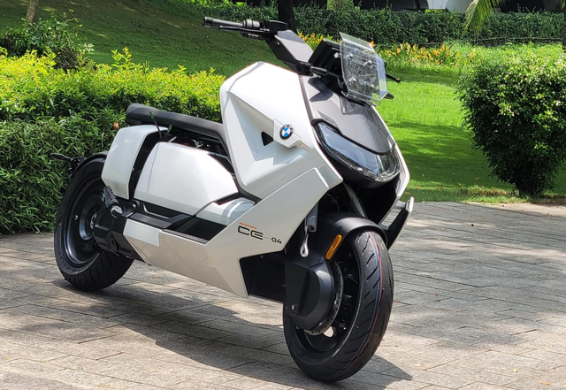 Xe máy điện BMW CE04 đầu tiên Việt Nam
