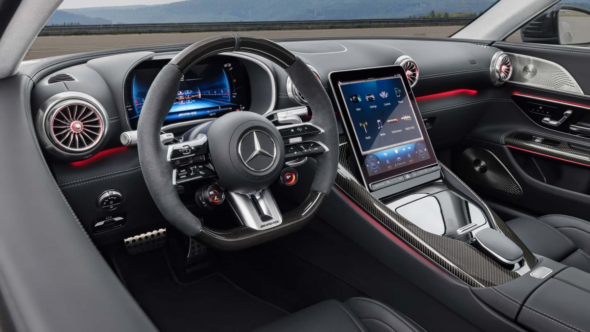 MercedesAMG GT 2024 ra mắt cạnh tranh Porsche 911