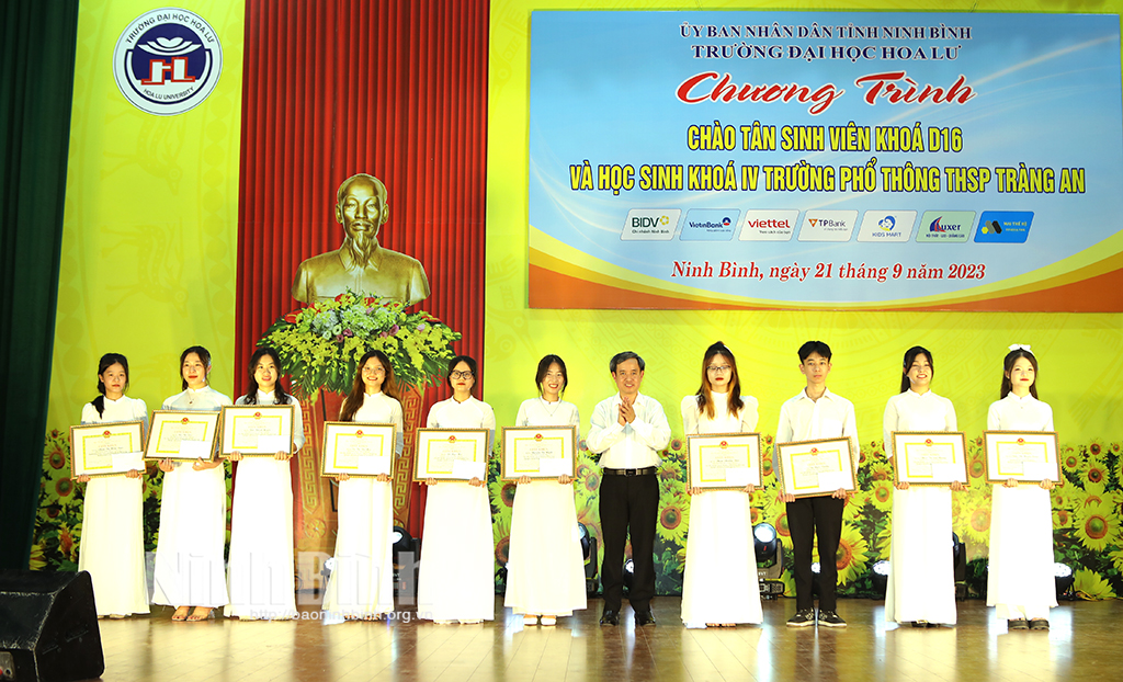 Trường Đại học Hoa Lư tổ chức chương trình Chào tân sinh viên học sinh