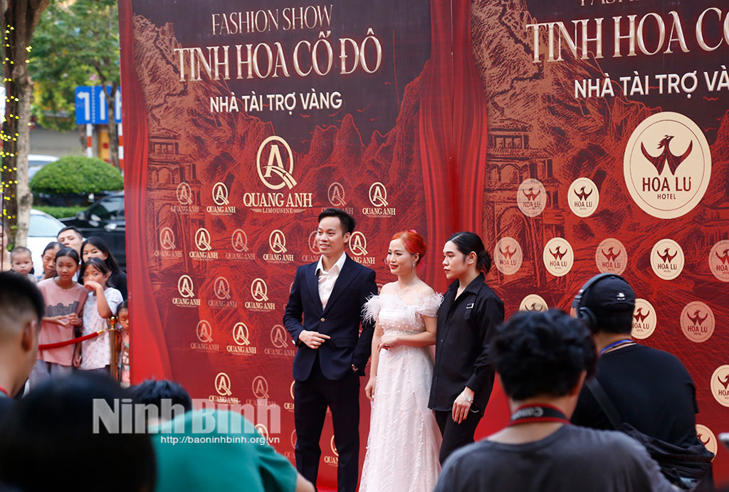 Phố cổ Hoa Lư thất thủ trước giờ diễn ra Fashion show Tinh hoa Cố đô