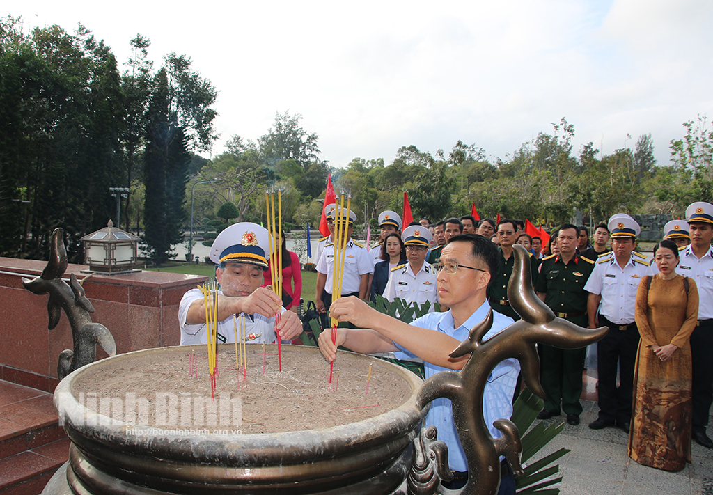 Bộ Tư lệnh Vùng 2 Hải quân kết thúc chuyến thăm chúc Tết các Nhà giàn DK1 và huyện Côn Đảo