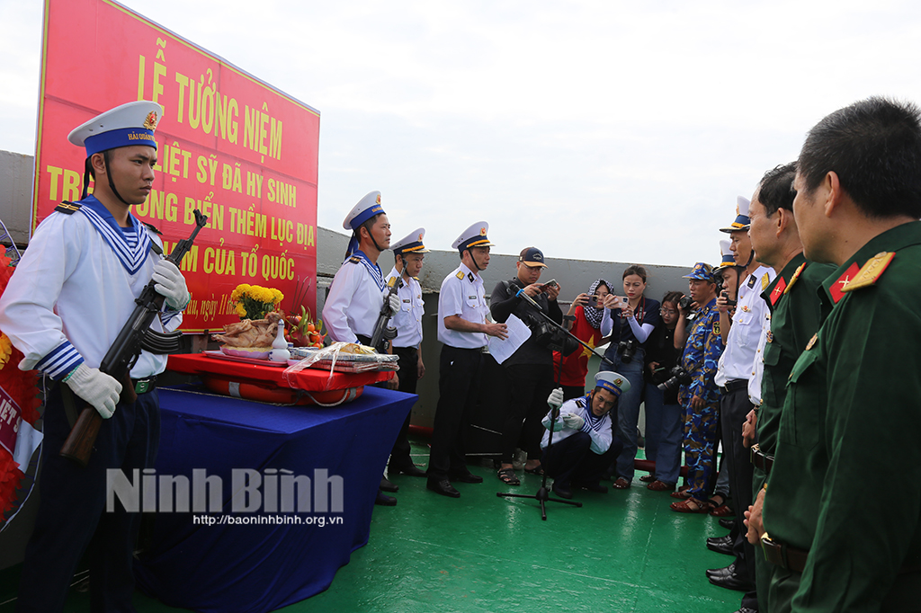 Bộ Tư lệnh Vùng 2 Hải quân kết thúc chuyến thăm chúc Tết các Nhà giàn DK1 và huyện Côn Đảo