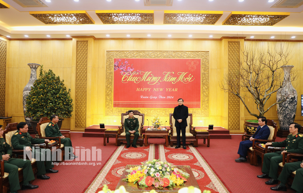 Đoàn công tác của Quân khu 3 thăm chúc Tết Đảng bộ chính quyền và nhân dân tỉnh Ninh Bình