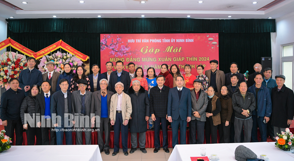 Hưu trí Văn phòng Tỉnh ủy gặp mặt mừng Đảng mừng Xuân Giáp Thìn và kỷ niệm 30 năm ngày thành lập