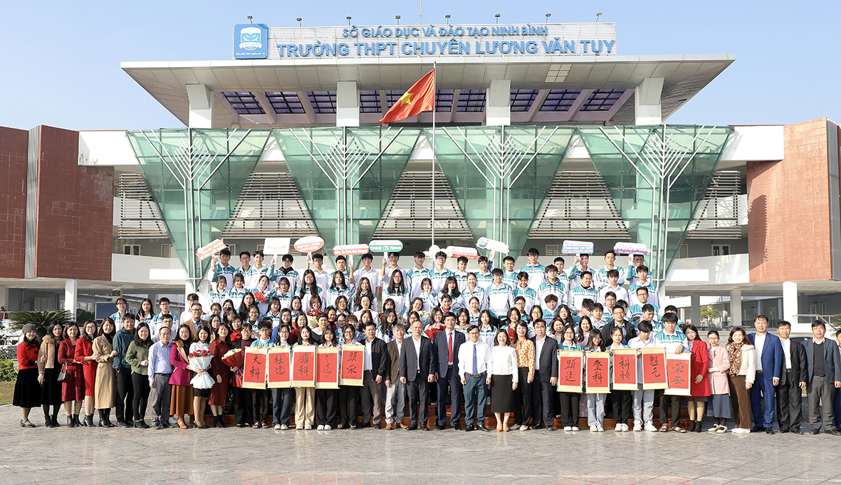 emagazine Một mùa vàng bội thu của học sinh giỏi Quốc gia Ninh Bình