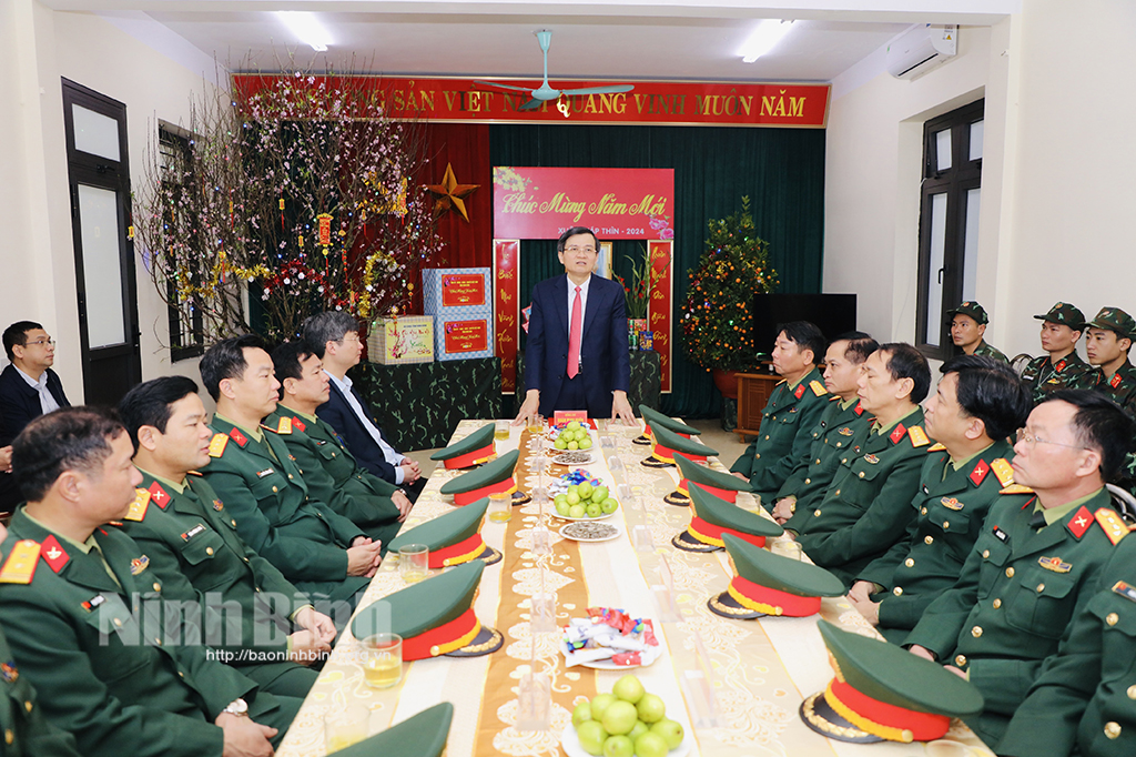 Các đồng chí lãnh đạo tỉnh thăm chúc Tết các đơn vị làm nhiệm vụ trong dịp Tết