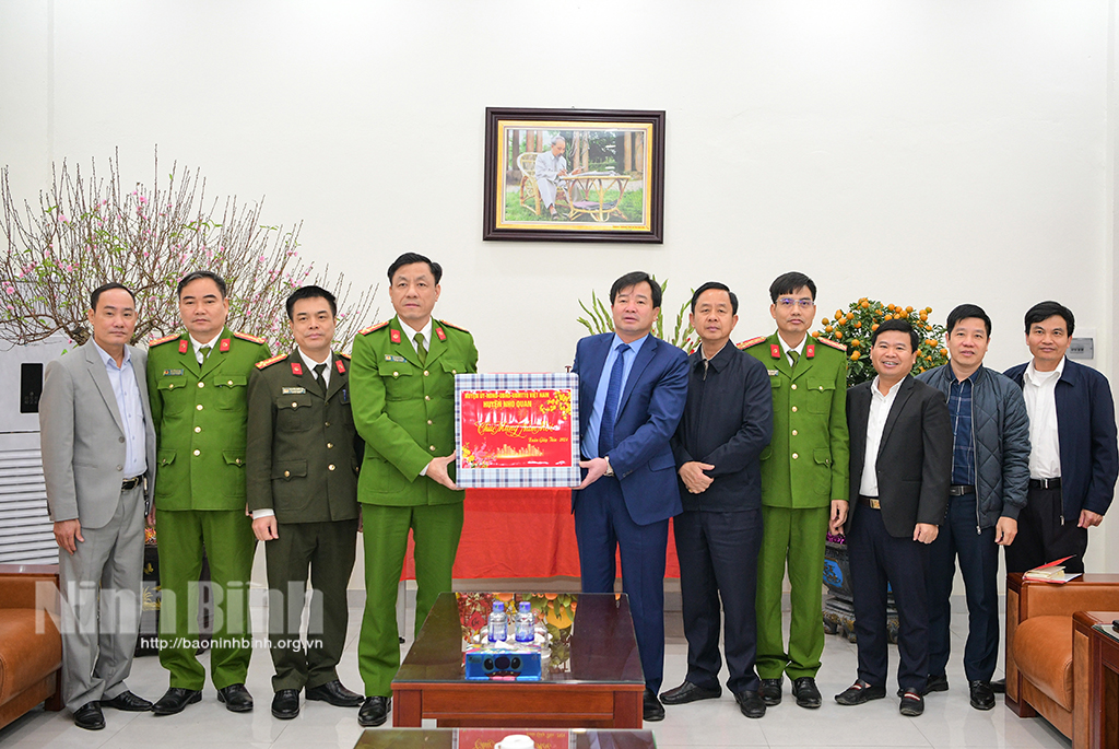 Lãnh đạo huyện Nho Quan thăm động viên các đơn vị trực Tết