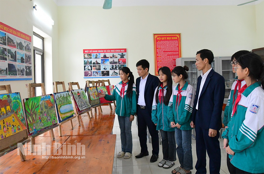 Bồi đắp tình yêu niềm tự hào về quê hương cho thế hệ trẻ