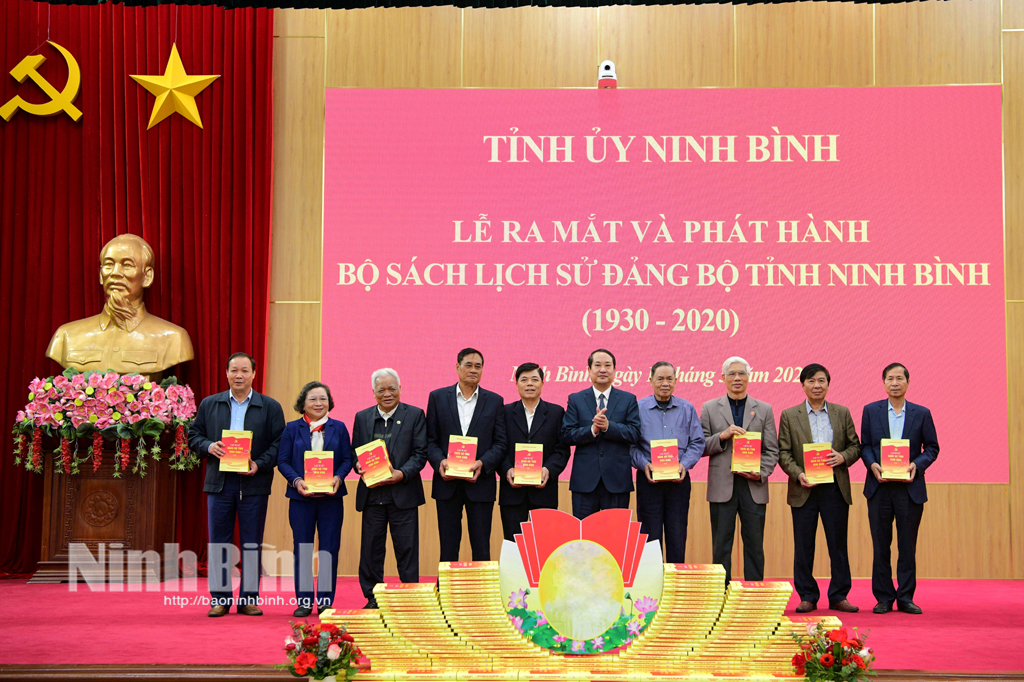 Lễ ra mắt và phát hành bộ sách Lịch sử Đảng bộ tỉnh Ninh Bình 19302020