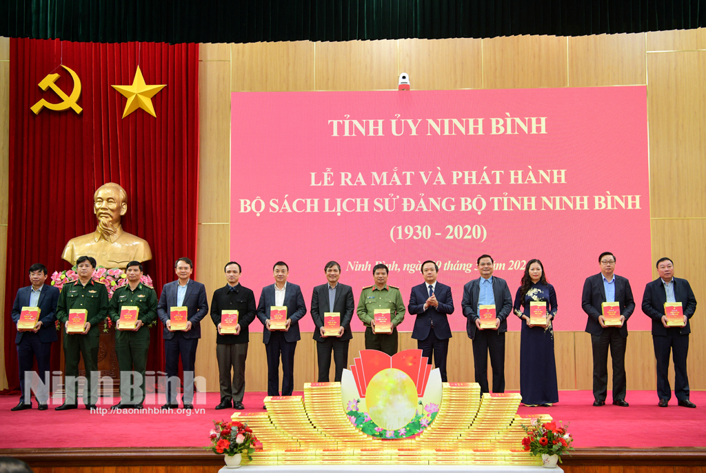 Lễ ra mắt và phát hành bộ sách Lịch sử Đảng bộ tỉnh Ninh Bình 19302020