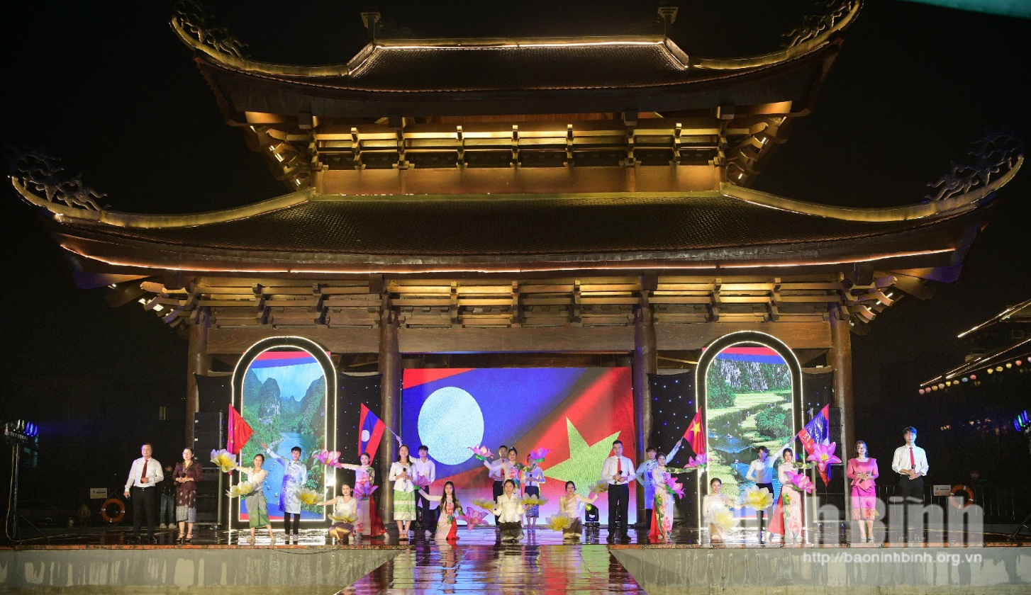 VietnamLaos cultural exchange programme held in Ninh Binh