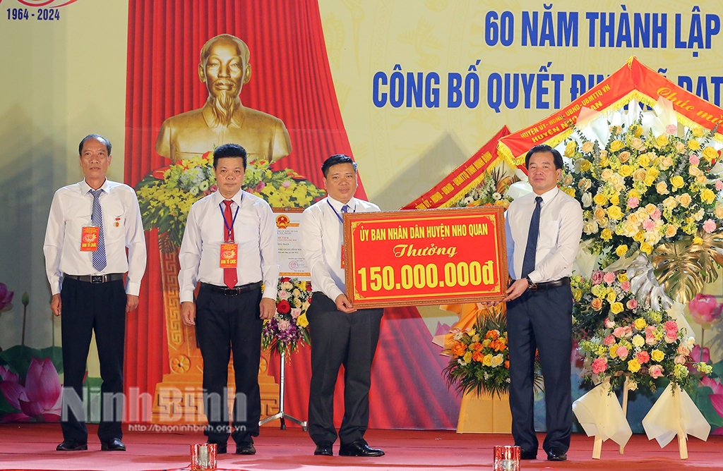 Xã Phú Lộc kỷ niệm 60 năm thành lập và công bố quyết định xã đạt chuẩn nông thôn mới nâng cao