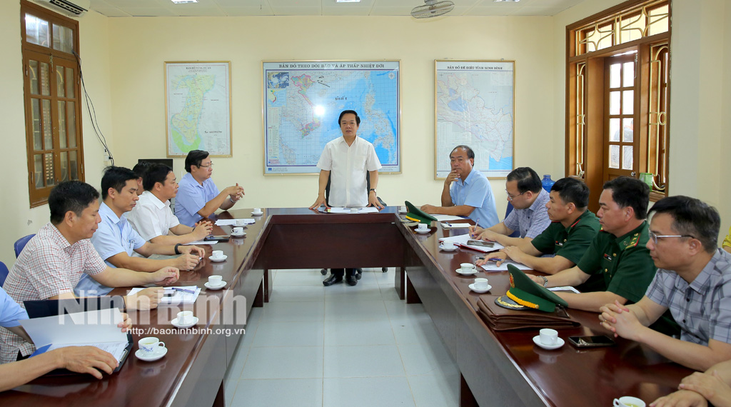 Đồng chí Chủ tịch UBND tỉnh kiểm tra công tác phòng chống thiên tai tại huyện Yên Khánh và Kim Sơn