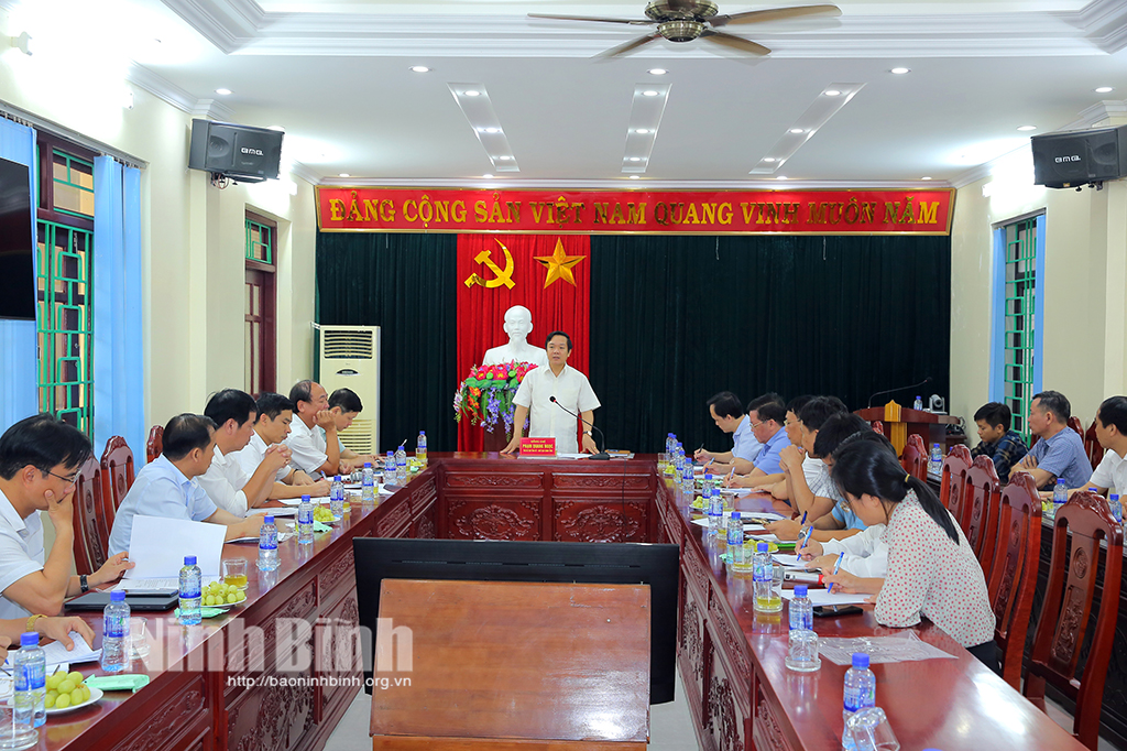 Đồng chí Chủ tịch UBND tỉnh kiểm tra công tác phòng chống thiên tai tại thành phố Ninh Bình và huyện Yên Mô