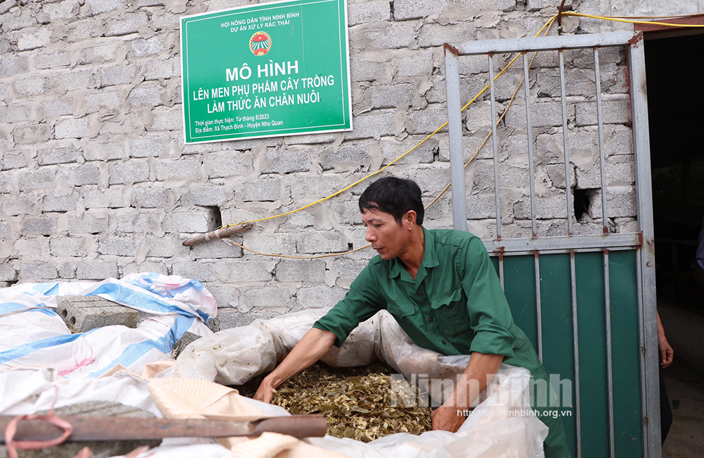 Vận động nông dân tham gia xử lý rác thải hữu cơ làm sạch môi trường