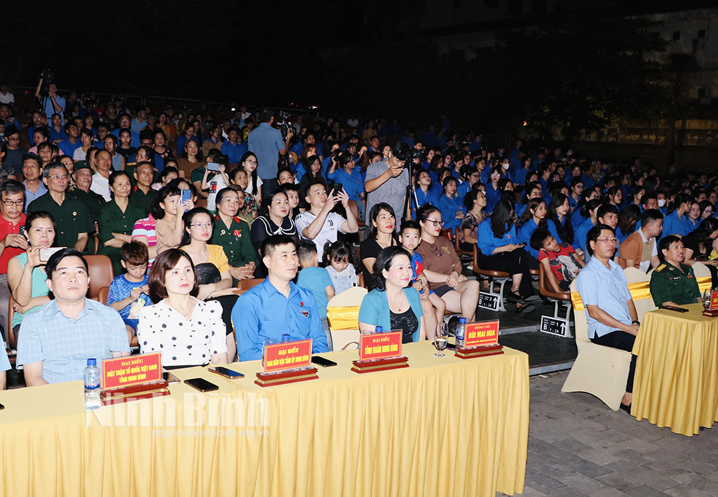 Chương trình giao lưu văn nghệ Âm vang Điện Biên