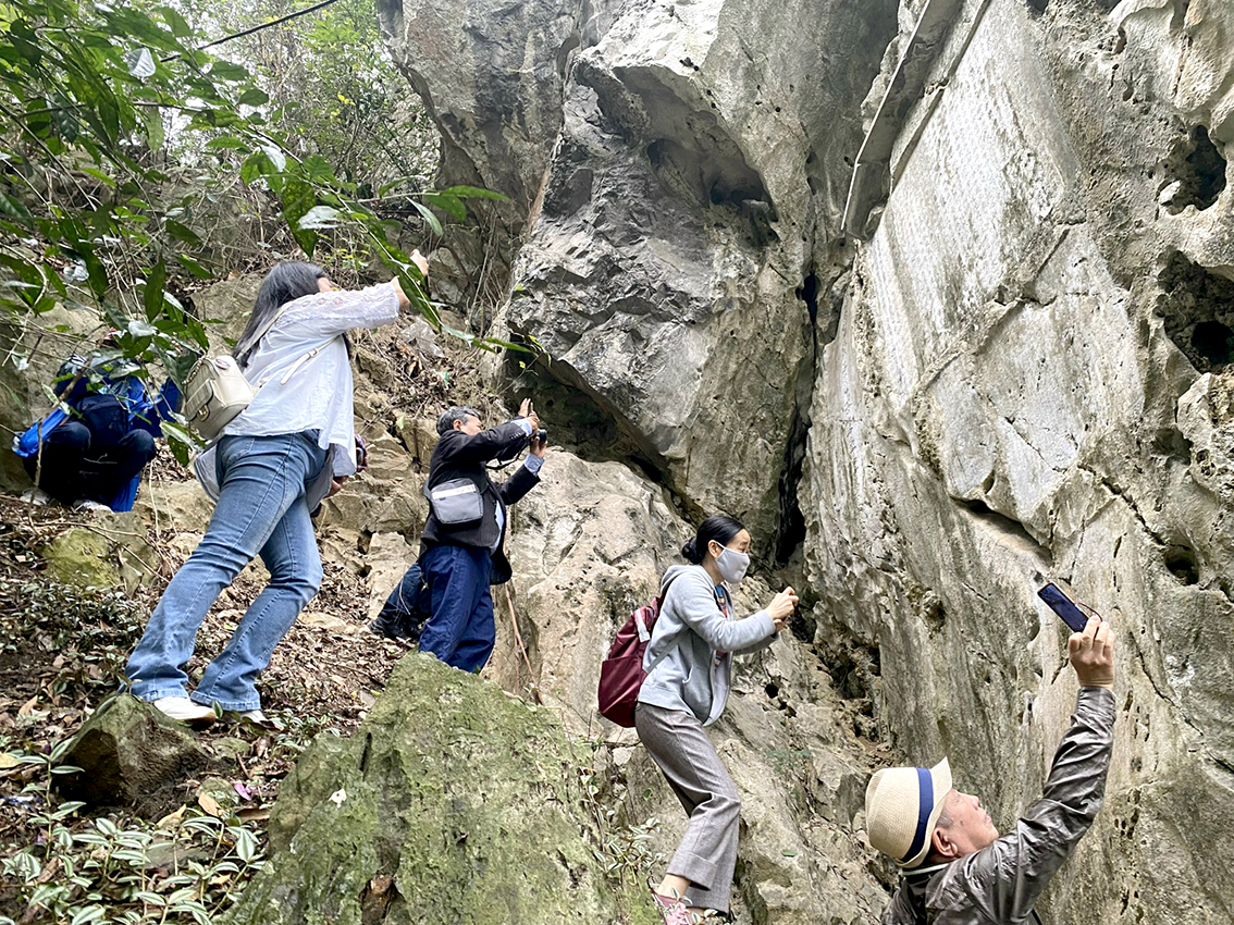 Emagazine Núi Non Nước Bảo tàng văn chương độc đáo của vùng đất Cố đô