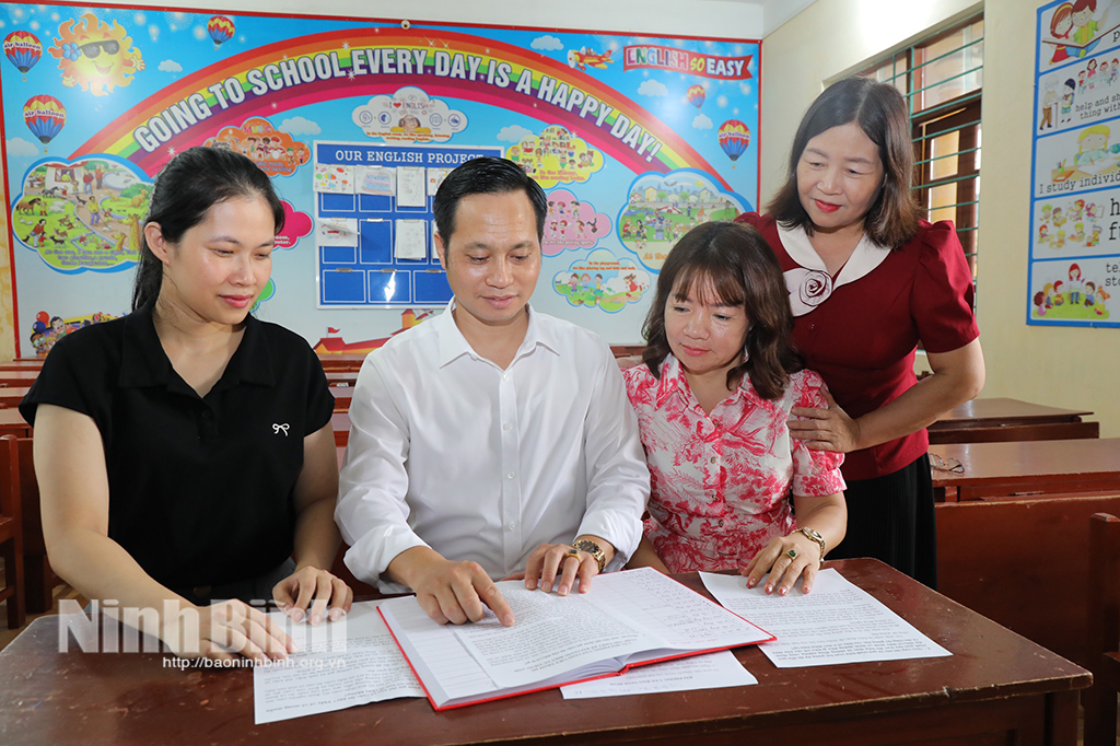Nhóm tác giả đạt giải nhất toàn quốc Cuộc thi Thiết kế bài giảng điện tử Tiếng Anh năm 2024