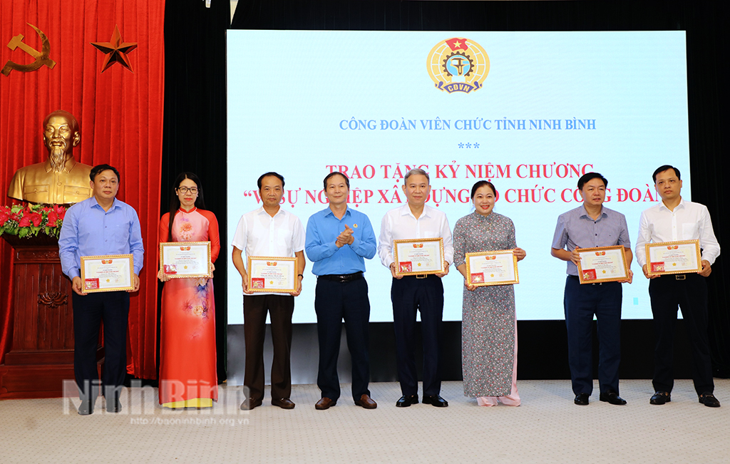 Công đoàn Viên chức tỉnh gặp mặt kỷ niệm 95 năm Ngày thành lập Công đoàn Việt Nam