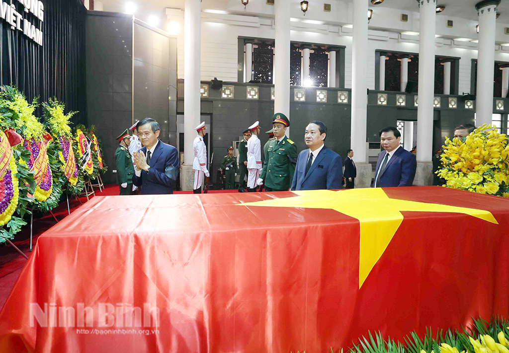 Đoàn đại biểu tỉnh Ninh Bình kính viếng đồng chí Tổng Bí thư Nguyễn Phú Trọng