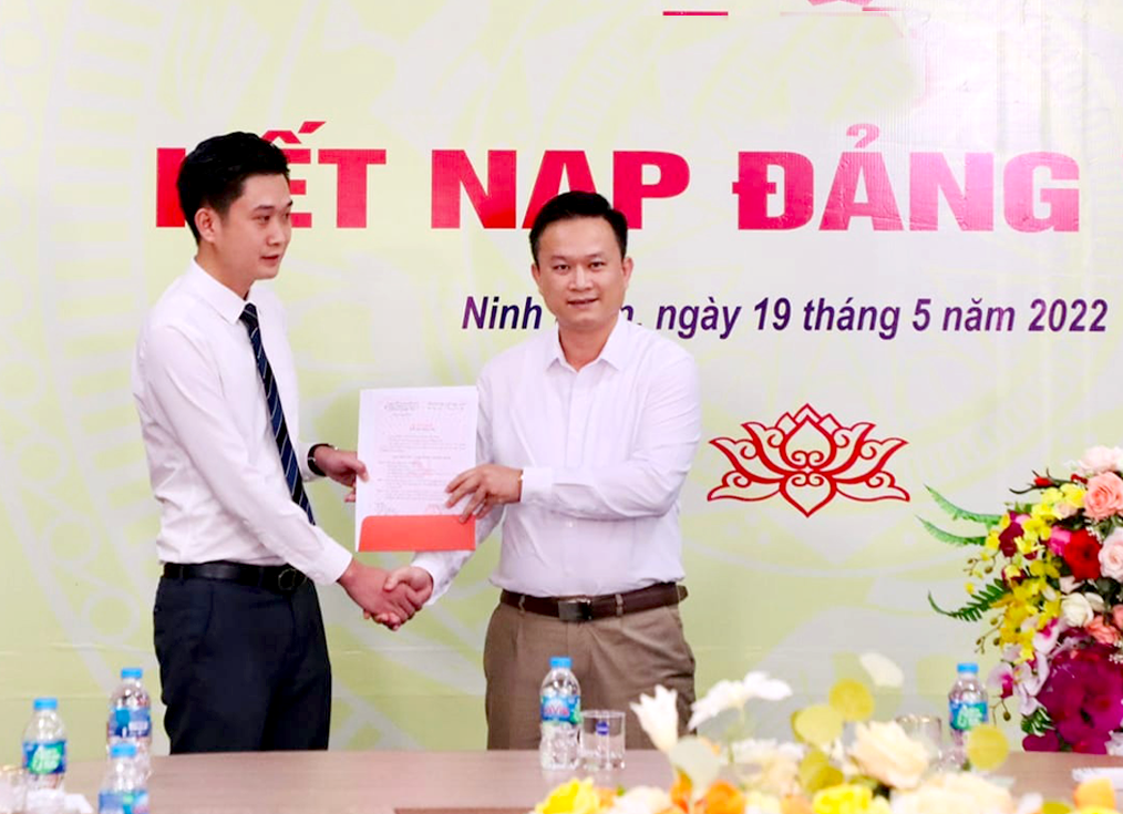 Emagazine Chú trọng phát triển Đảng trong doanh nghiệp ngoài khu vực Nhà nước