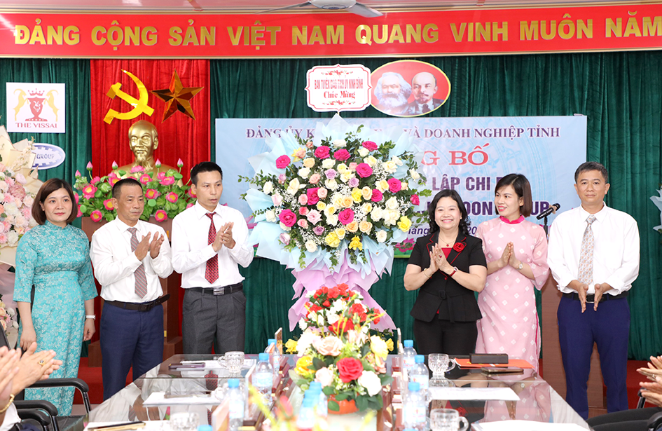 Emagazine Chú trọng phát triển Đảng trong doanh nghiệp ngoài khu vực Nhà nước