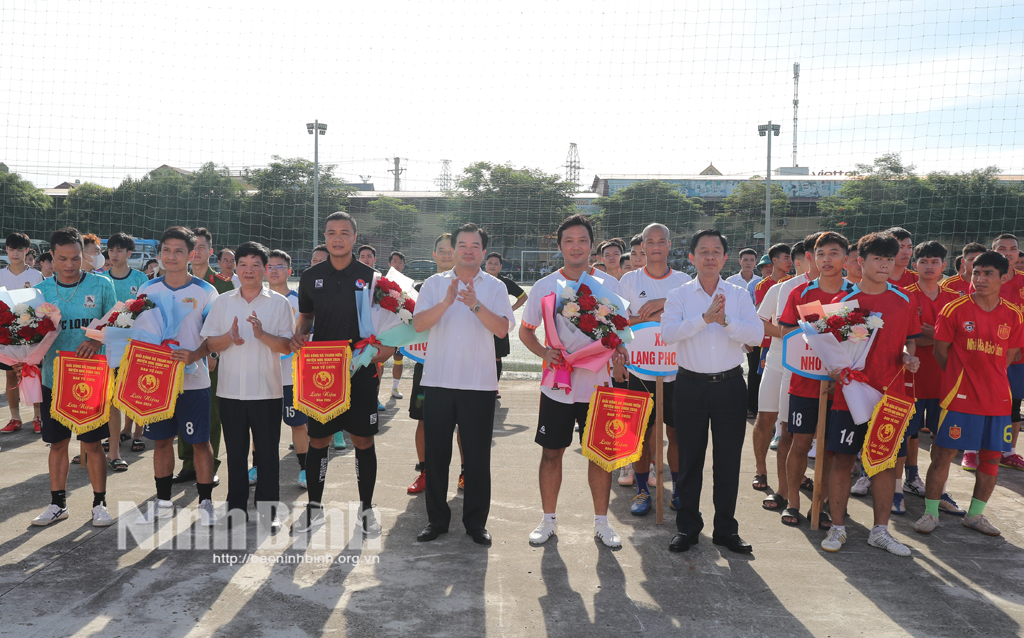 Nho Quan khai mạc vòng chung kết Giải bóng đá thanh niên năm 2024