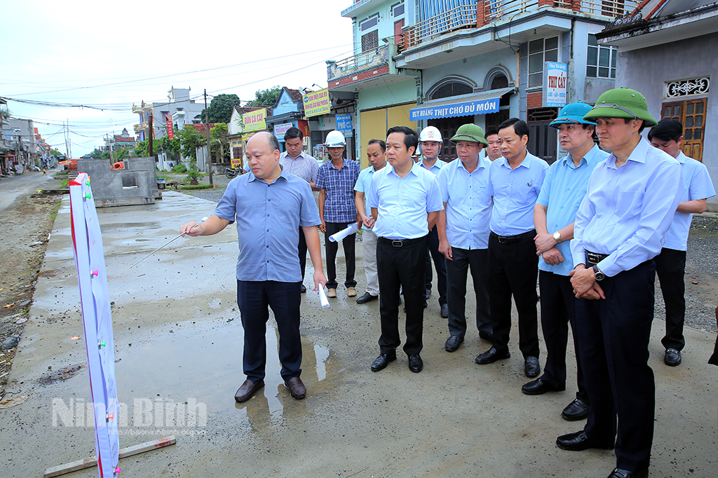 Ninh Binhs leaders inspect progress of public investment projects