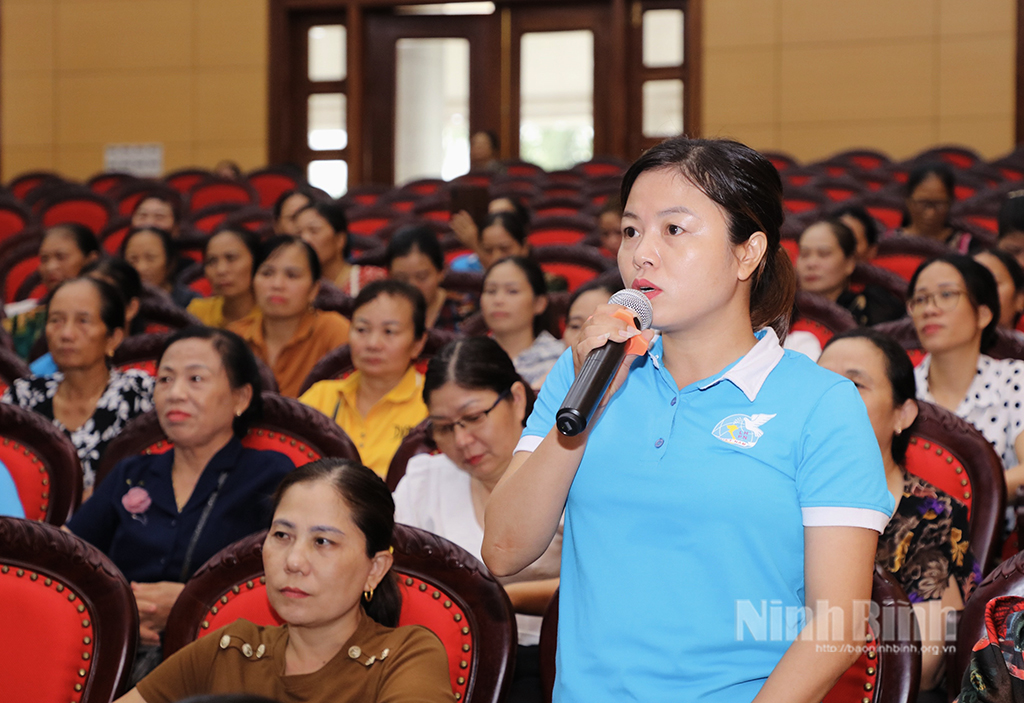 Hội nghị đối thoại giữa Chủ tịch Hội Liên hiệp Phụ nữ tỉnh với cán bộ hội viên phụ nữ huyện Gia Viễn