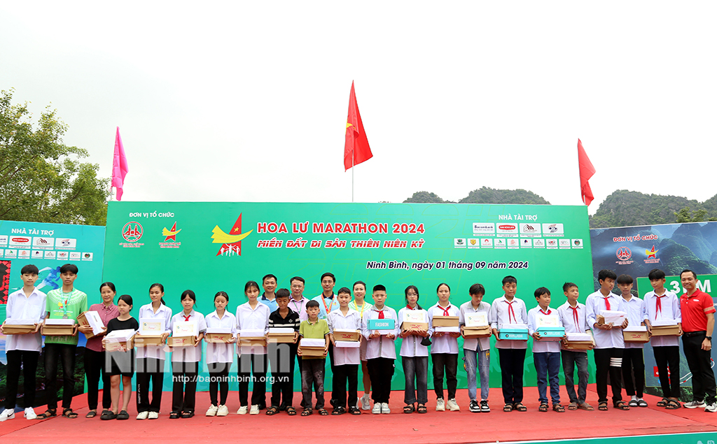 Hơn 1500 vận động viên tham gia Giải chạy Hoa Lư Marathon 2024 Miền đất di sản thiên niên kỷ