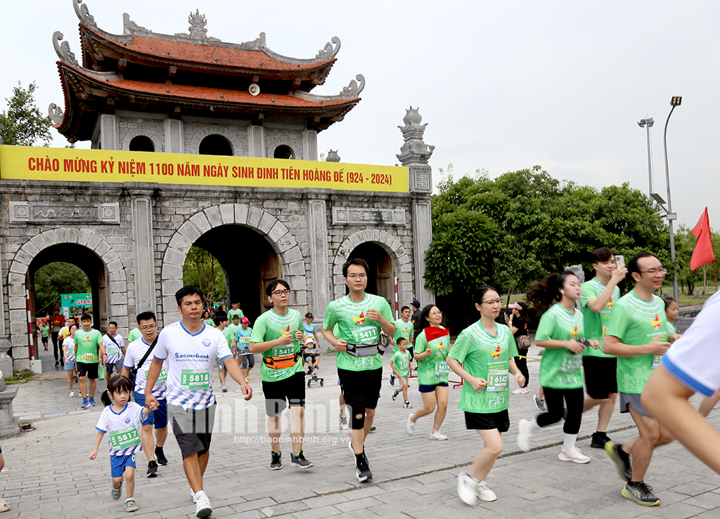 Hơn 1500 vận động viên tham gia Giải chạy Hoa Lư Marathon 2024 Miền đất di sản thiên niên kỷ