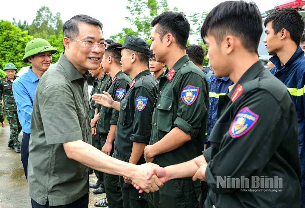 Đồng chí Trưởng Ban Tổ chức Trung ương Lê Minh Hưng kiểm tra chỉ đạo công tác khắc phục hậu quả bão số 3 và mưa lũ tại Ninh Bình