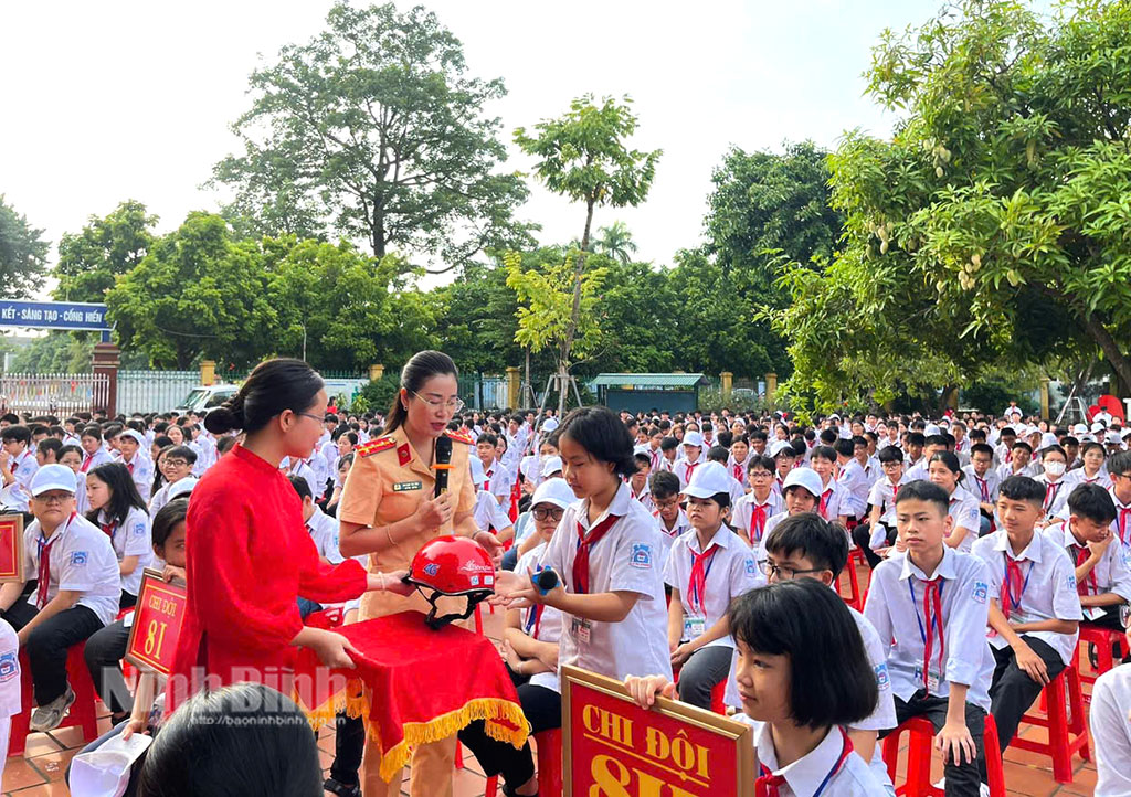 Chú trọng xây dựng văn hóa giao thông cho thế hệ trẻ