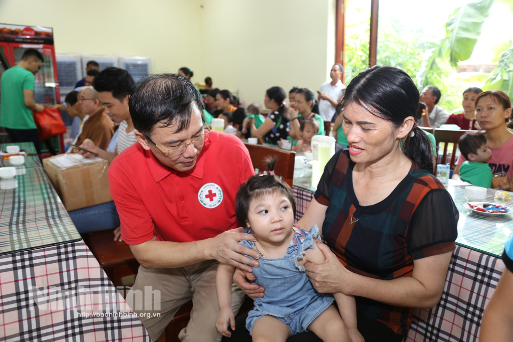 Dành tình yêu thương cho trẻ khuyết tật
