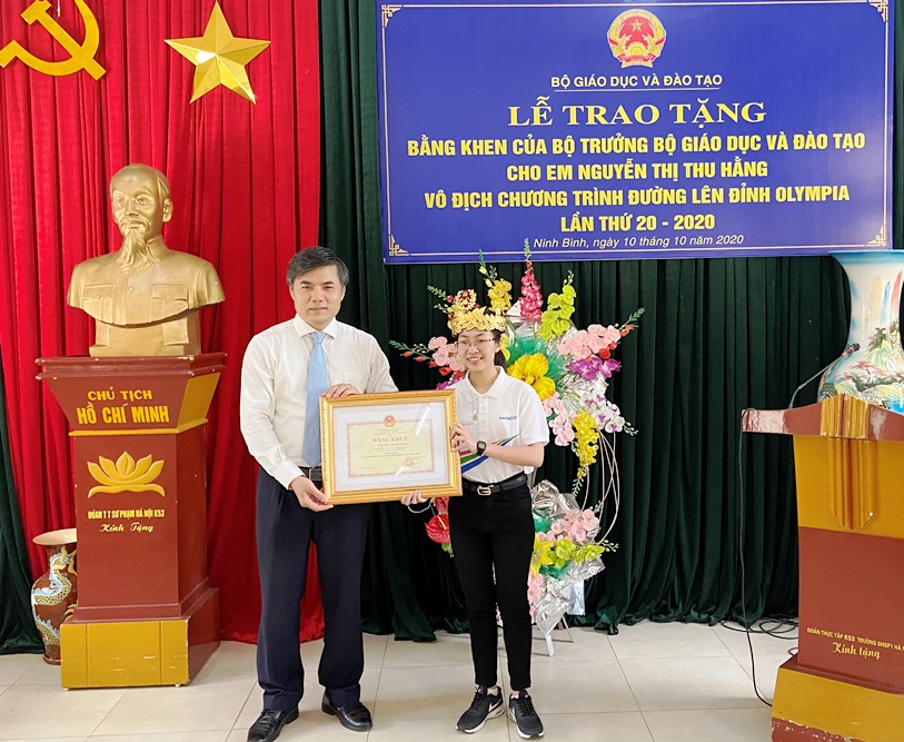 Bộ Giáo dục và Đào tạo trao bằng khen cho Quán quân "Đường lên đỉnh Olympia"