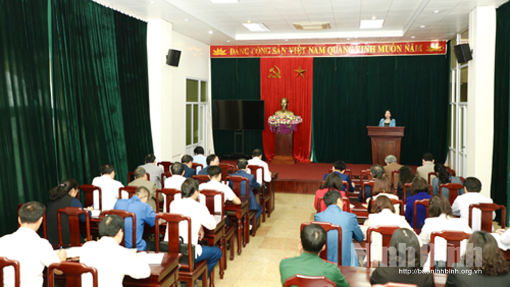 Hội nghị báo cáo viên tháng 10