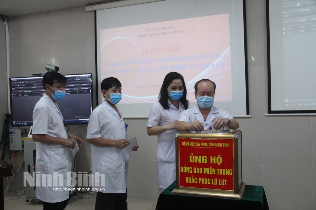 Bệnh viện đa khoa tỉnh ủng hộ đồng bào miền Trung trên 147 triệu đồng