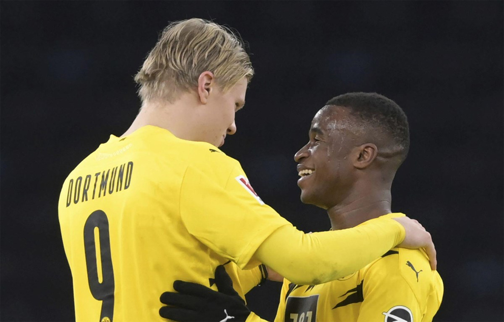 Bundesliga vòng 8: Erling Haaland, Youssoufa Moukoko đi vào lịch sử