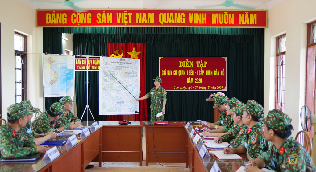 Tam Điệp diễn tập chỉ huy cơ quan một bên, một cấp trên bản đồ