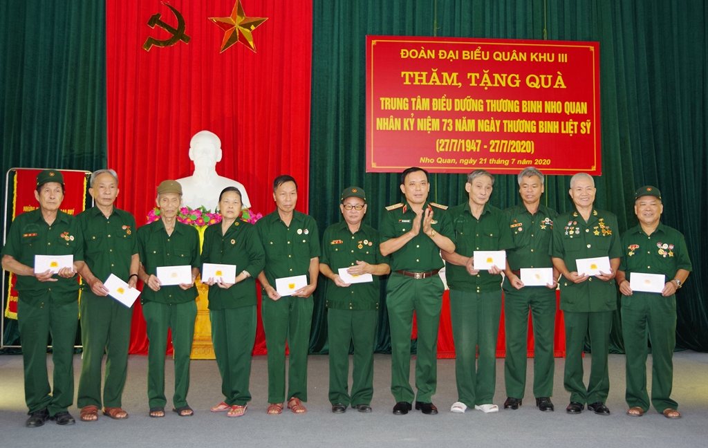 Bộ Tư lệnh Quân khu 3 thăm, tặng quà nhân dịp 27/7