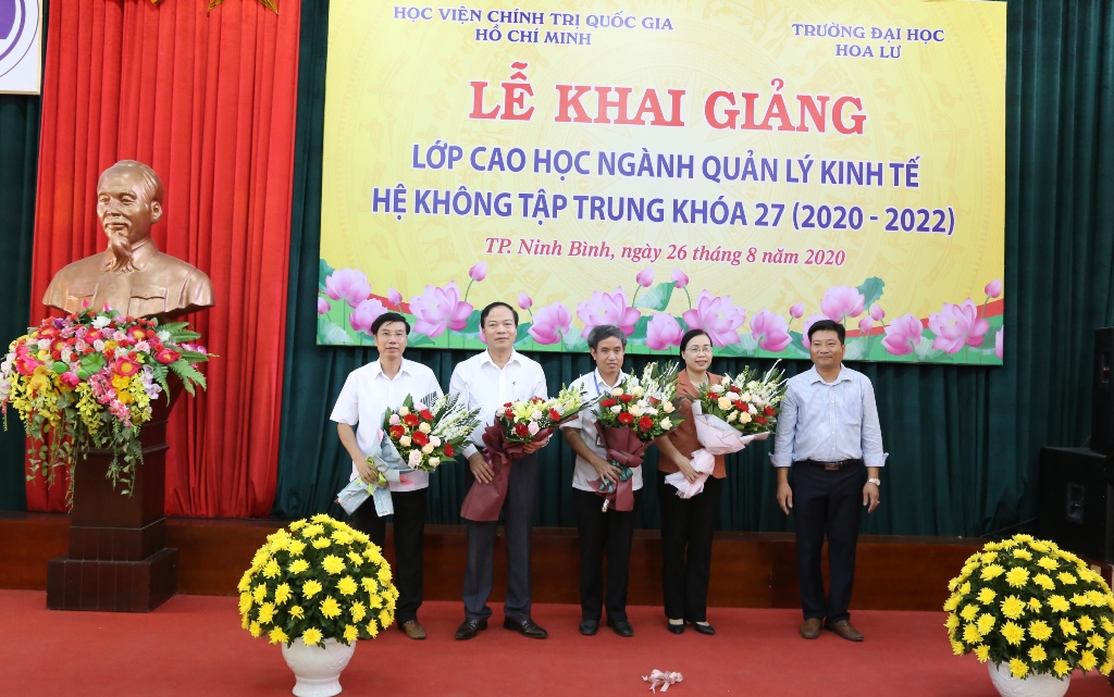 Khai giảng lớp cao học ngành Quản lý kinh tế