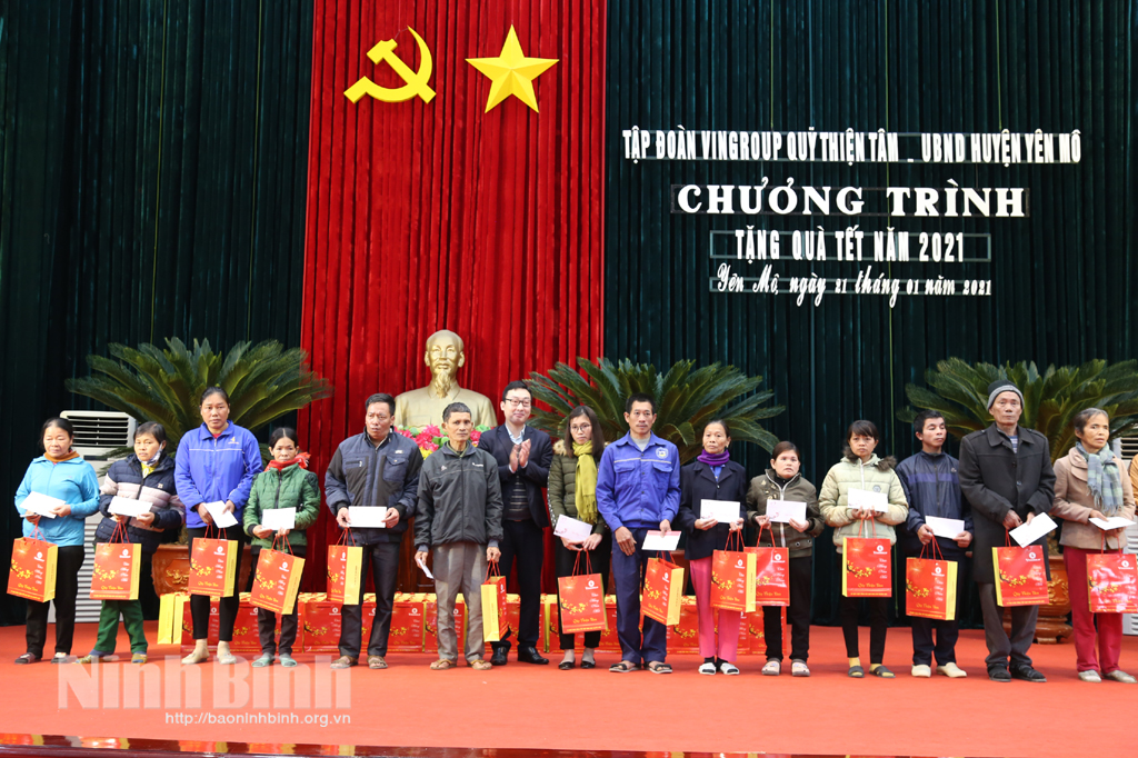 Quỹ Thiện Tâm tặng quà Tết hộ nghèo huyện Yên Mô và Yên Khánh