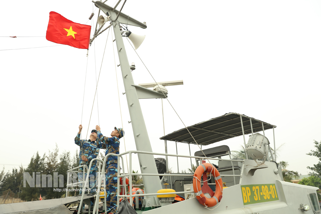 Treo cờ Tổ quốc, khơi dậy nét đẹp văn hóa, niềm tự hào dân tộc