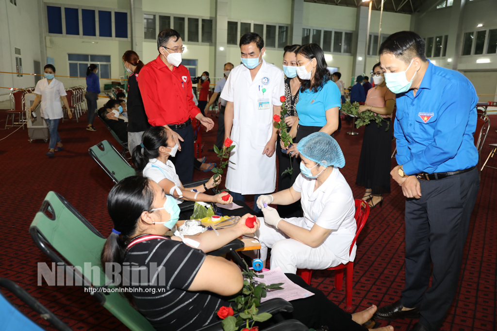 Ngày hội hiến máu tình nguyện "Giọt hồng cố đô"