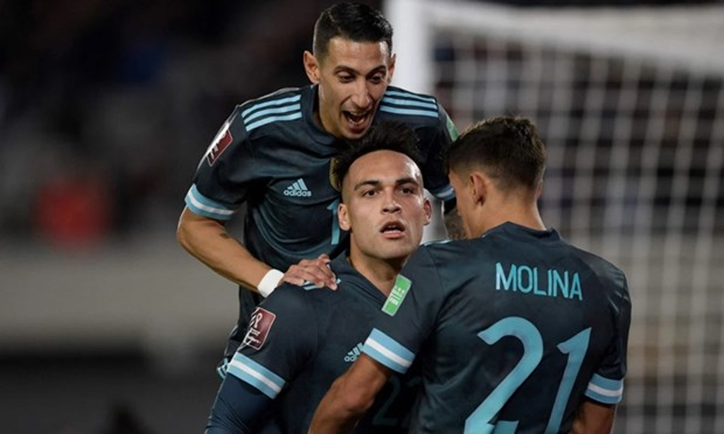Vòng loại World Cup 2022: Argentina thắng nhọc, Chile tăng tốc