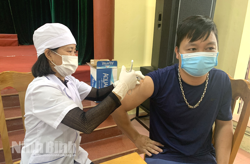 Ninh Bình khẩn trương tiêm mũi 2 vắc-xin phòng COVID-19 Sputnik V