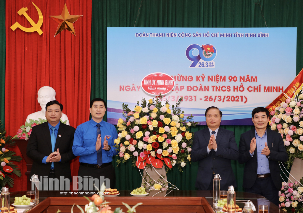 Đồng chí Phó Bí thư Thường trực Tỉnh ủy chúc mừng Tỉnh đoàn nhân kỷ niệm 90 năm ngày thành lập Đoàn TNCS Hồ Chí Minh